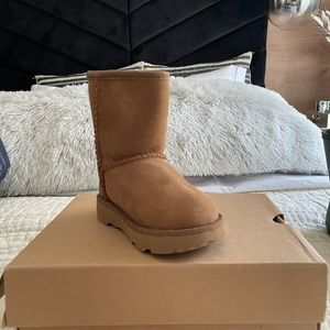 Brand New Kids Uggs
